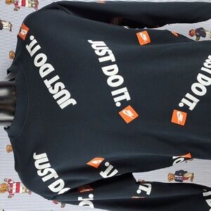 Nike Just do It spell-out swoosh logo all over print black & white Med crewneck